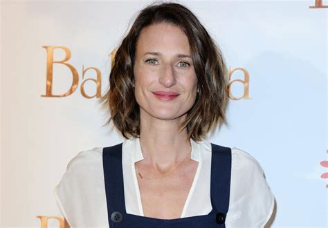 camille cottin nuda|Camille Cottin nue devant Brad Pitt : la vidéo